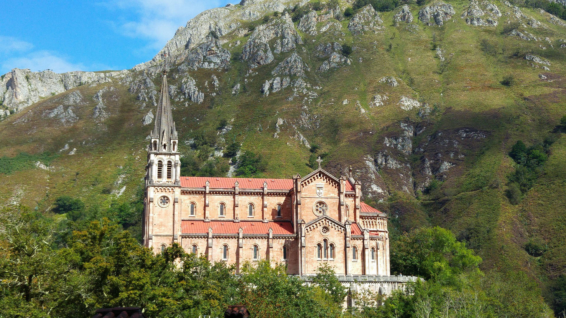 Basílica de Covadonga, Cangas de Onís